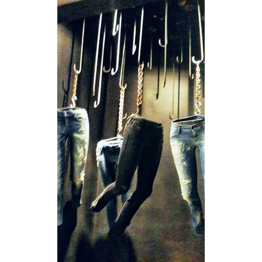 425733043_5226